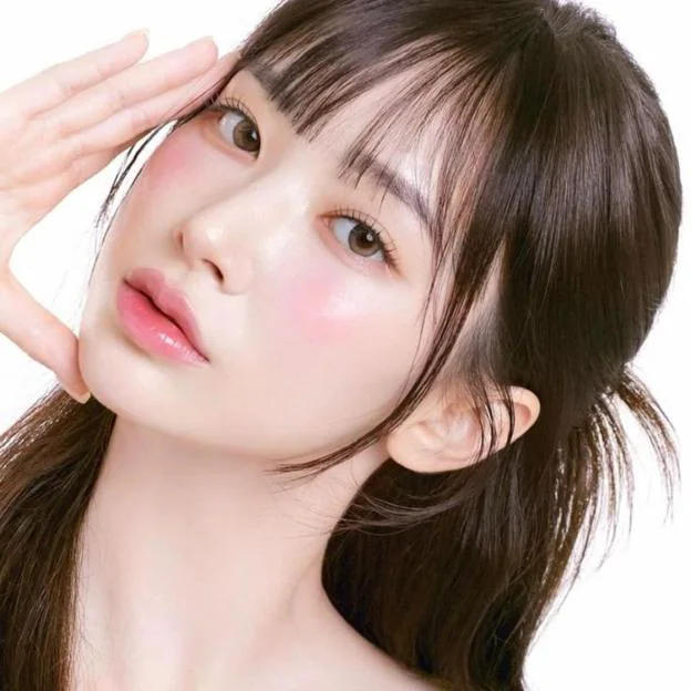 Modelo con maquillaje japonés