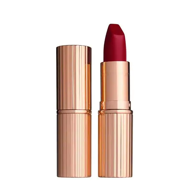 Barra de labios Matte Revolution de Charlotte Tilbury. (39,99 euros).