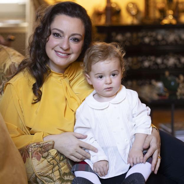 Victoria Romanovna, con su hijo, Alejandro Románov, que cumplió dos años en octubre. 