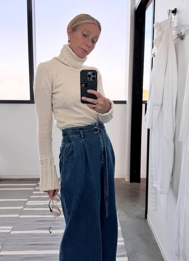 Gwyneth Paltrow con jersey y pantalones baggy