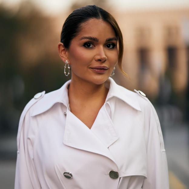 Mujer con rostro maquillado