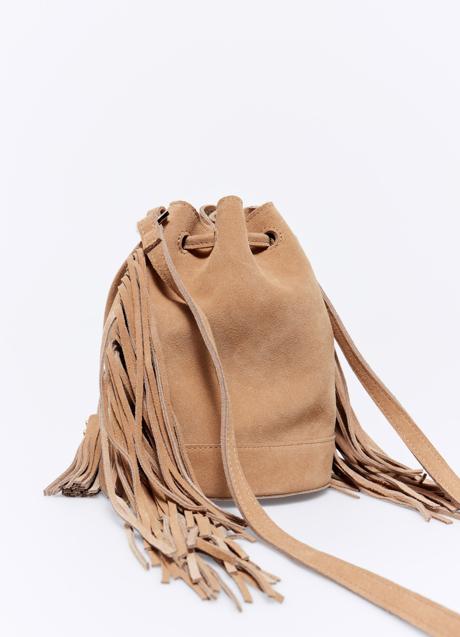 Bolso con flecos de Sfera (25,99 euros)