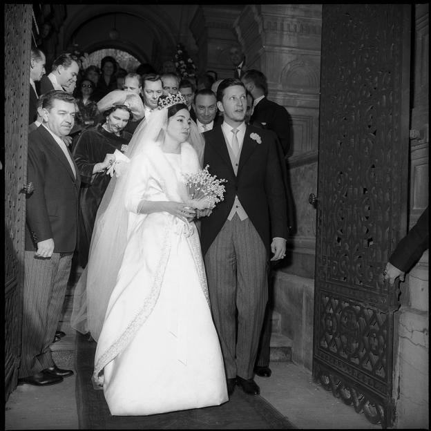 Margarita Gómez-Acebo y Simeón II, el día de su boda en 1962, 