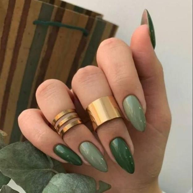 Manicura en dos tonos de verde