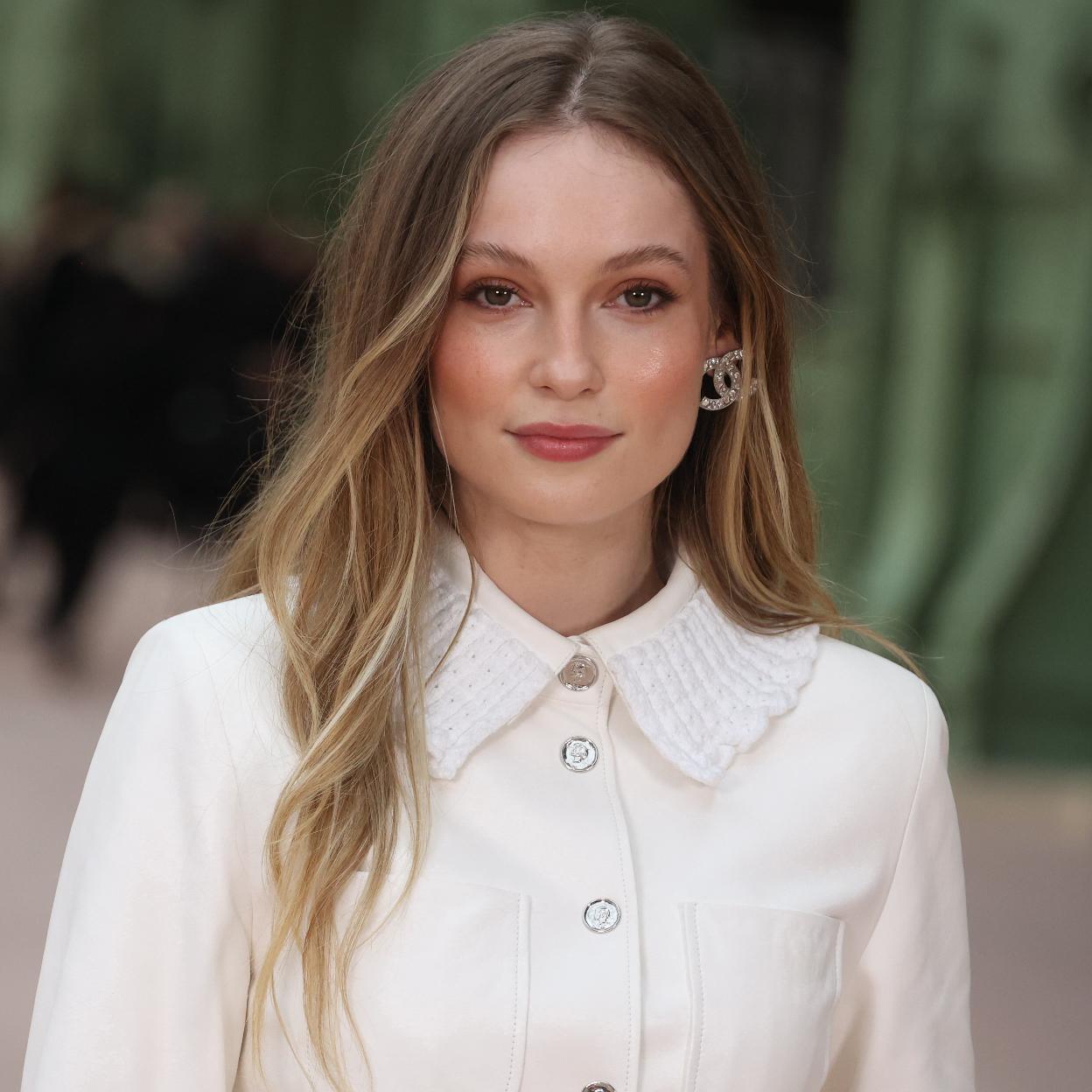 Hannah Dodd en el desfile de Chanel de la Semana de la Moda de Pa´is/gtres