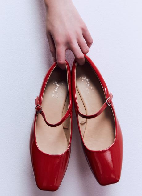 Zapatos rojos de Sfera (17,99 euros)