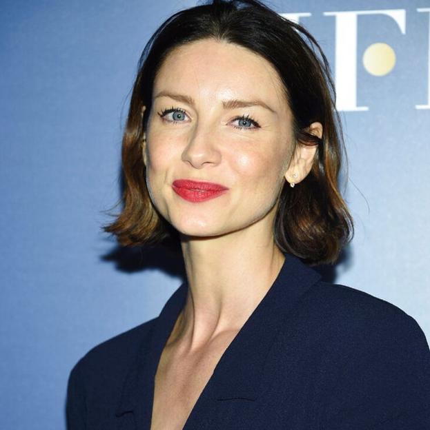 Caitriona Balfe con piel madura luminosa y tersa