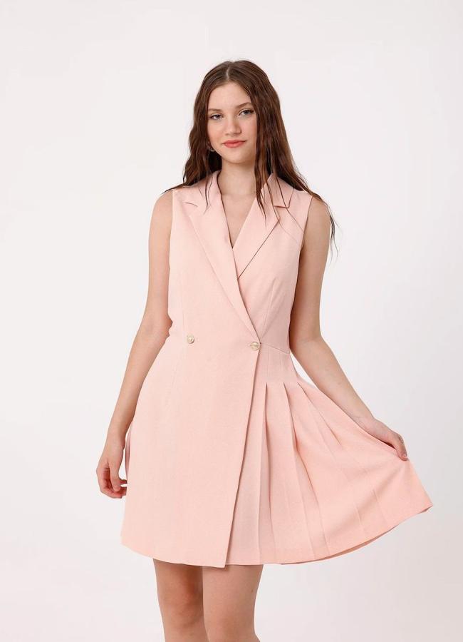 Vestido estilo traje con falda de tablas en rosa pastel