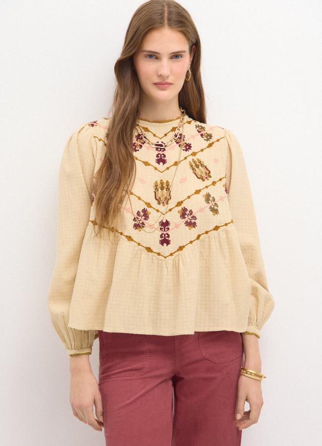 Blusa con estampado bordado y estilo boho de Hoss Intropia 