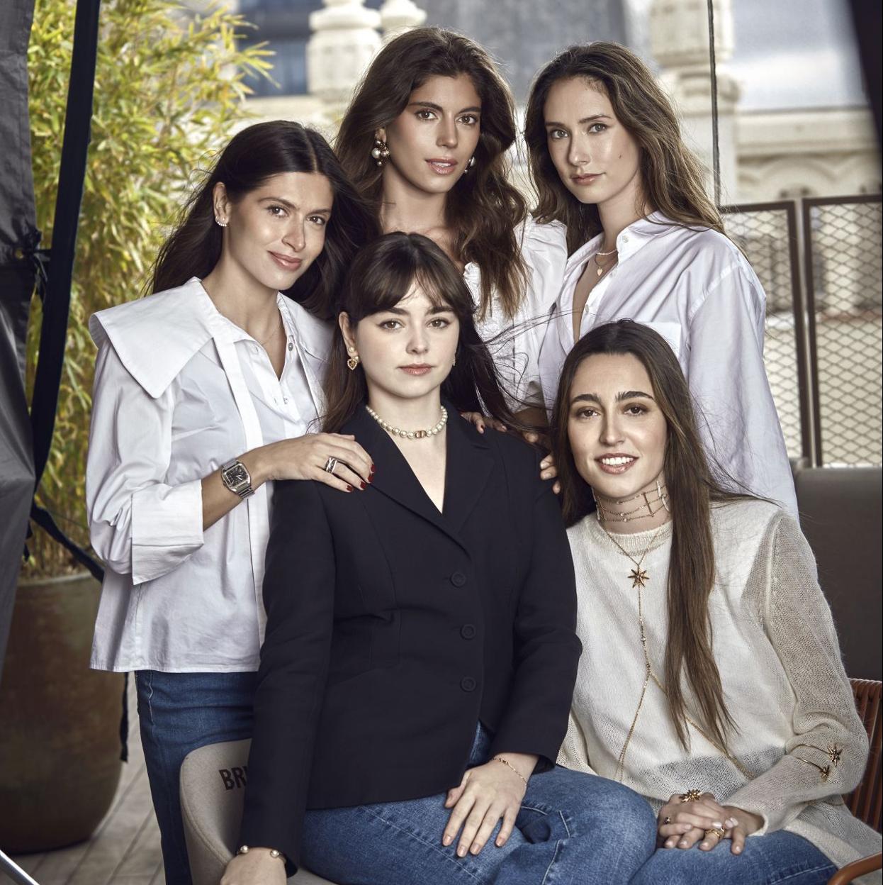 Las influencers Marta Oria, Sara Baceiredo, Grace Villarreal, Silvia Muñoz y Ana Iglesias. /VALERO RIOJA