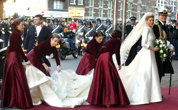 Máxima de Holanda el día de su boda junto a sus cuatro damas de honor. 