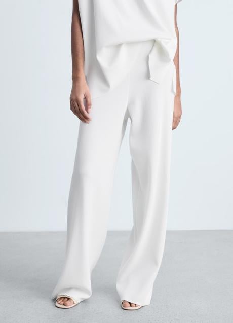 Pantalones blancos de Mango (39,99 euros)