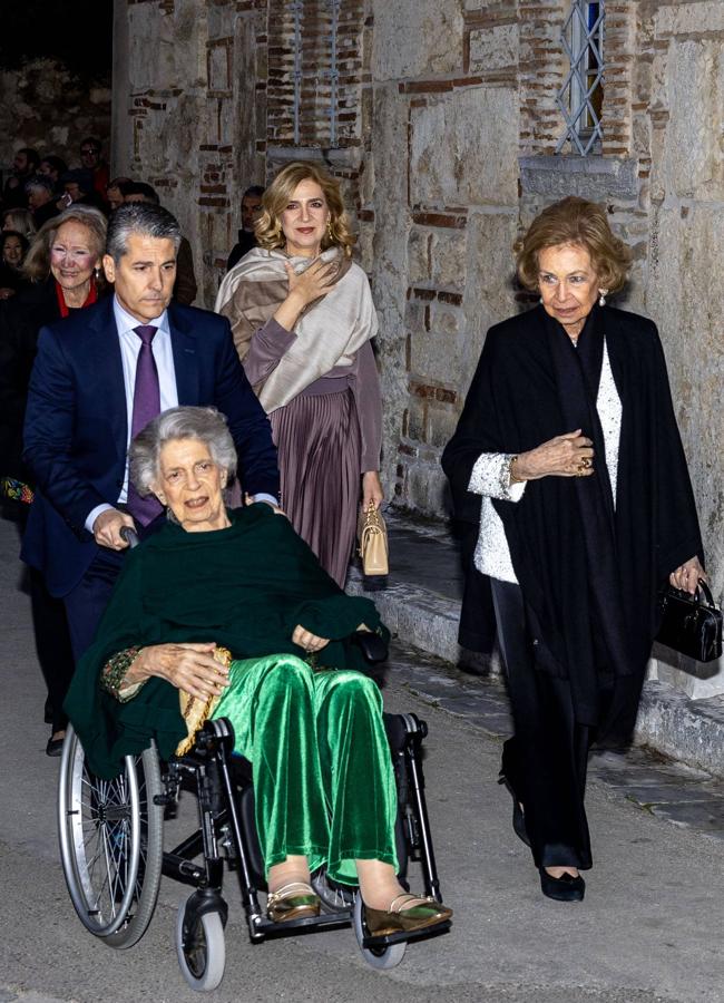 La princesa Irene, la infanta Cristina y la reina Sofía en su llegada a la boda griega. / GTRES