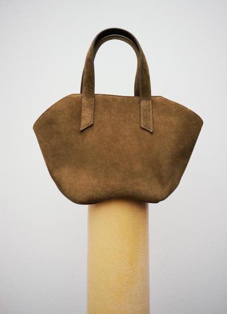 Bolso de serraje de Zara (89,95 euros)