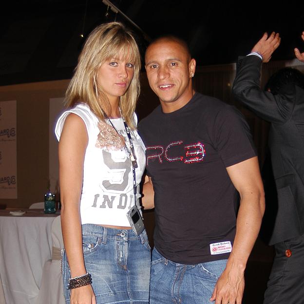 Alejandra Silva junto a Roberto Carlos, en una imagen de 2005. 