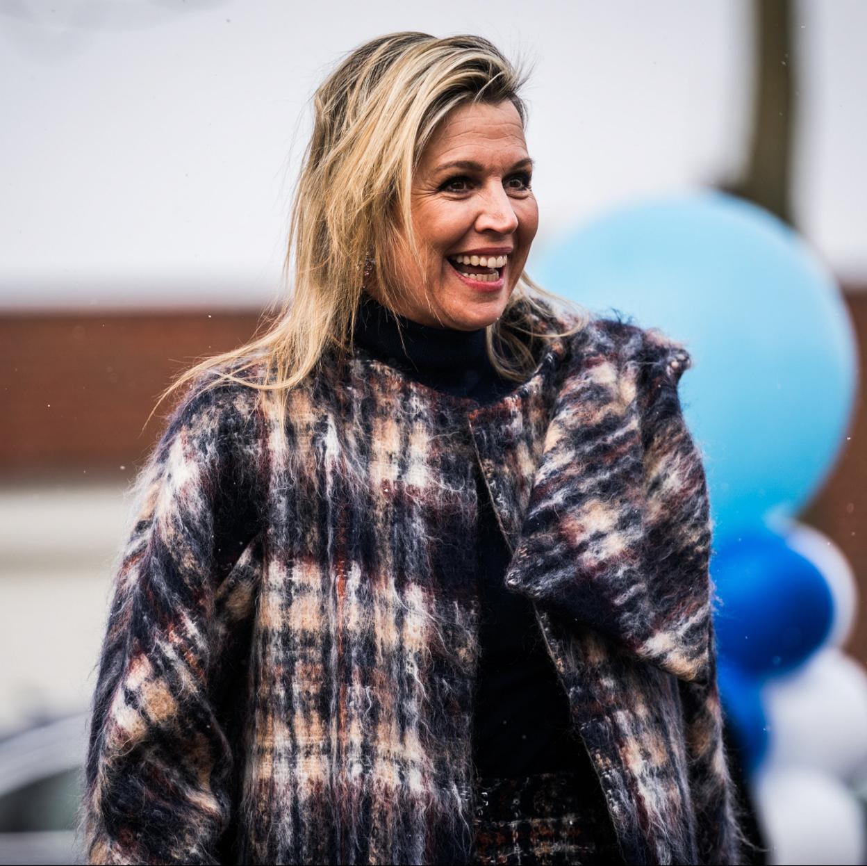 Máxima de Holanda se suma a la tendencia de los abrigos de pelo: su look perfecto para pasar un día en la nieve