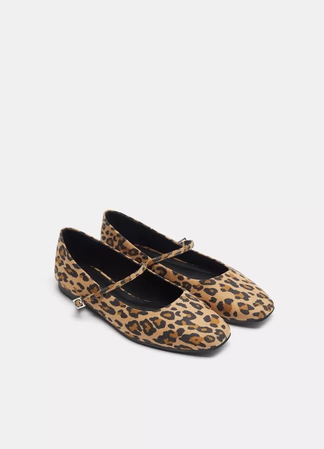 Bailarinas con estampado de leopardo de Lefties (15,99 euros). 