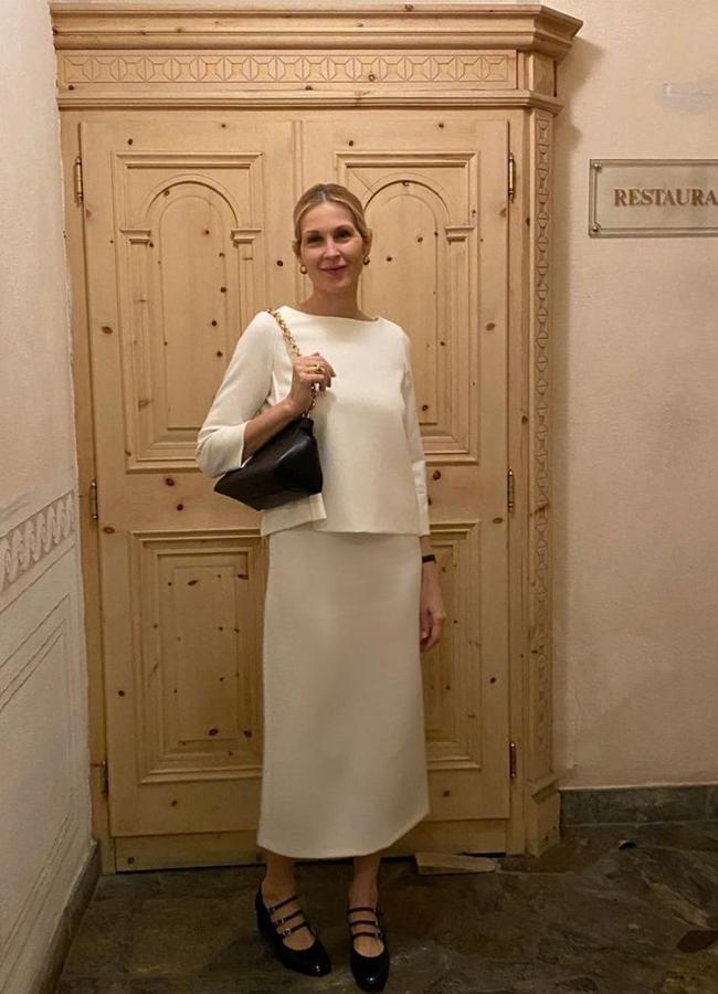 Kelly Rutherford con total look blanco básico