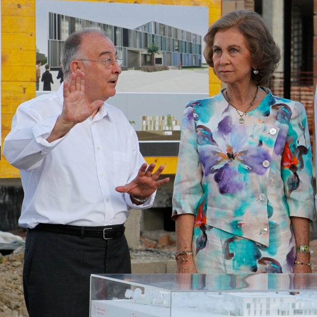 Tomeu Català junto a la reina Sofía en Mallorca. 