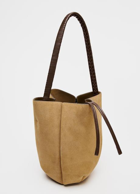 Bolso de serraje de Zara (69,95 euros)