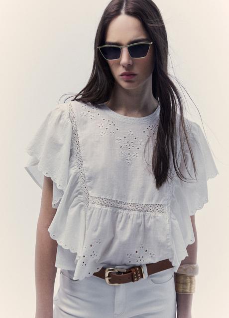 Camisa blanca de Sfera (25,99 euros)