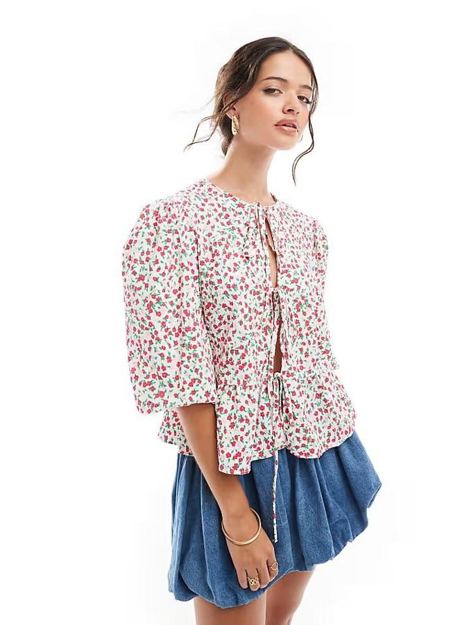 Blusa con mangas globo de flores