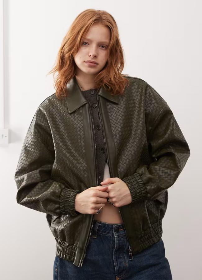 Chaqueta tipo bomber verde de Asos, 123,99 euros.