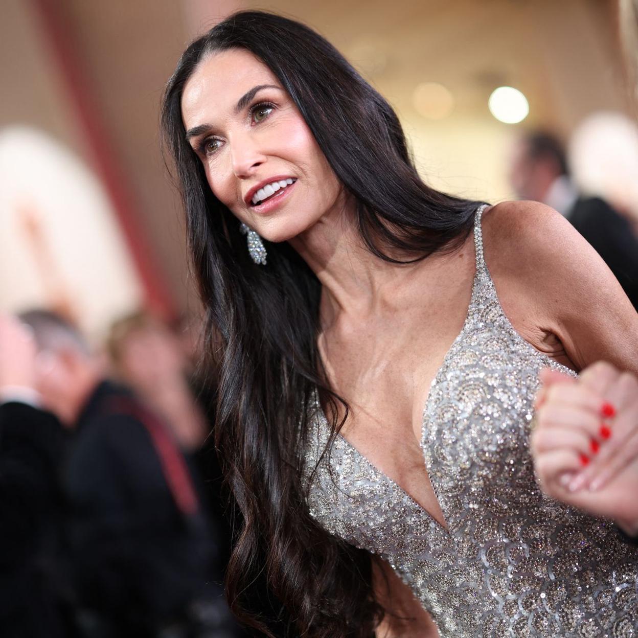 Demi Moore, a pocos minutos de enterarse de que no iba a ganar el Oscar a la Mejor Actriz, por 'La sustancia'. /getty images