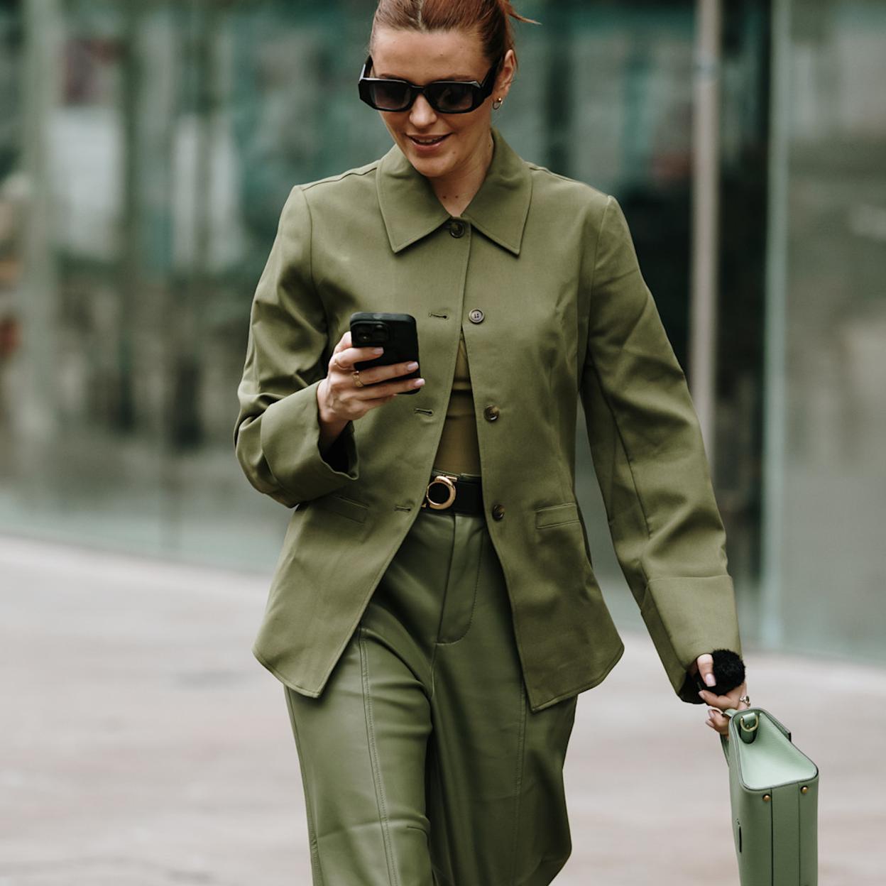 Verde oliva: todas las prendas y accesorios que llevarás en el color de la temporada