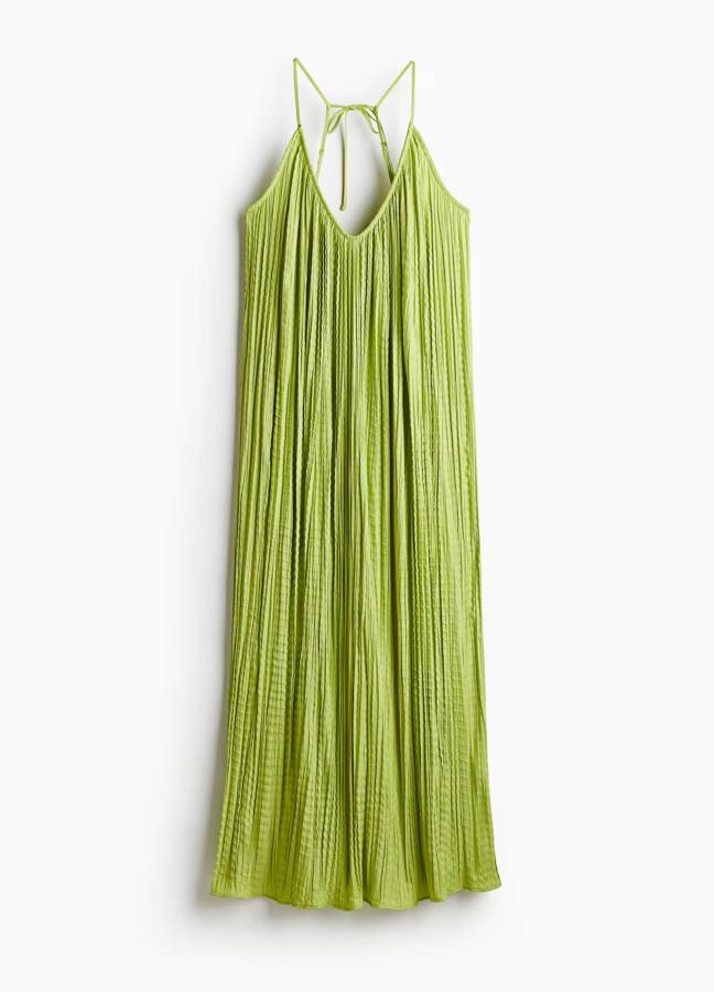 Vestido plisado con tirante espagueti de H&M (39,99€)