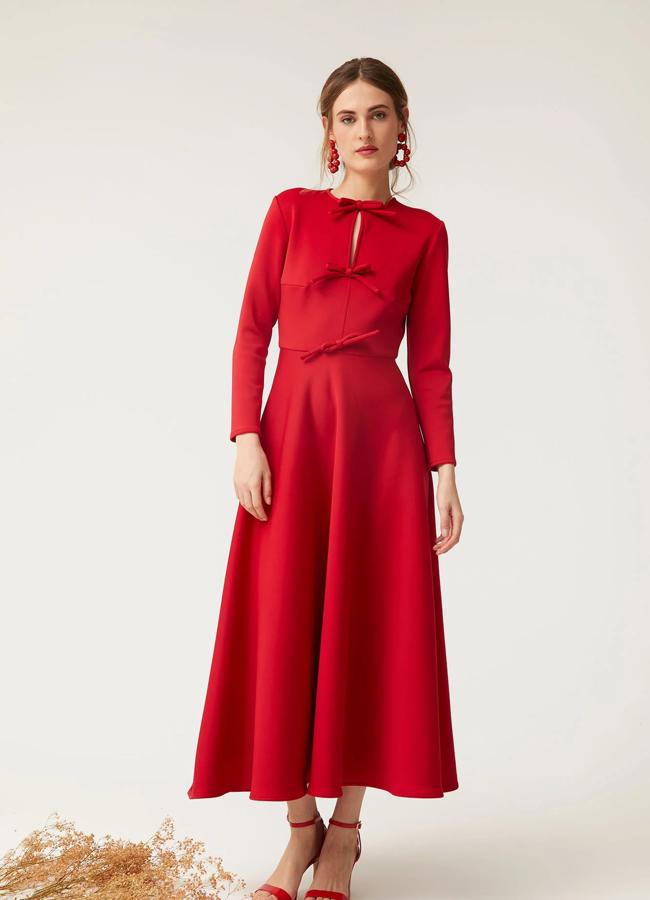 Vestido rojo de Coosy, 145 euros.