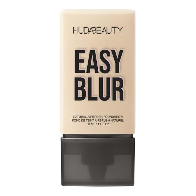 Easy Blur Natural Airbrush Foundation de Huda Beauty. Precio: 39 euros