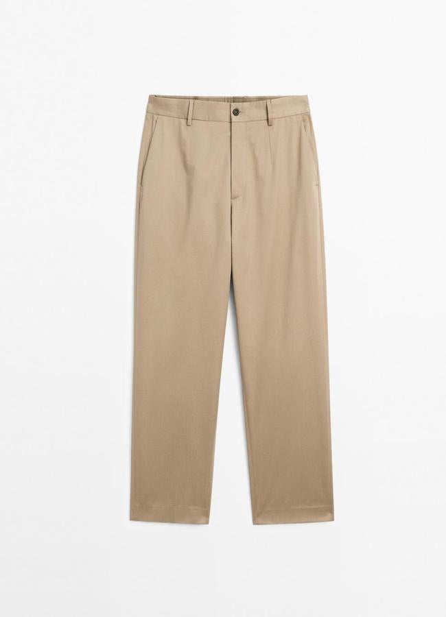 Pantalón sastre en tono arena de Massimo Dutti, 39,95 euros.