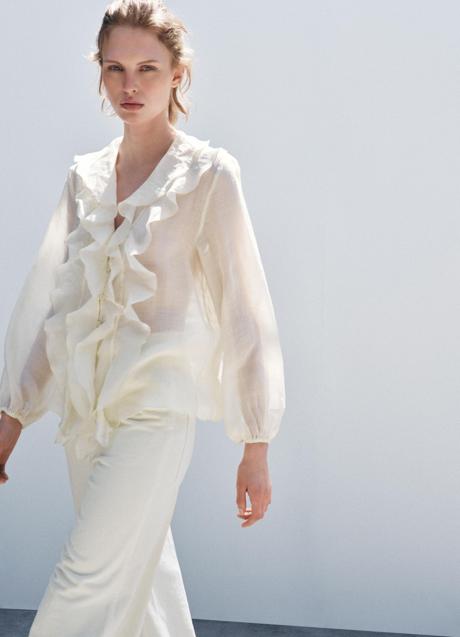 Camisa blanca de Zara (29,99 euros)