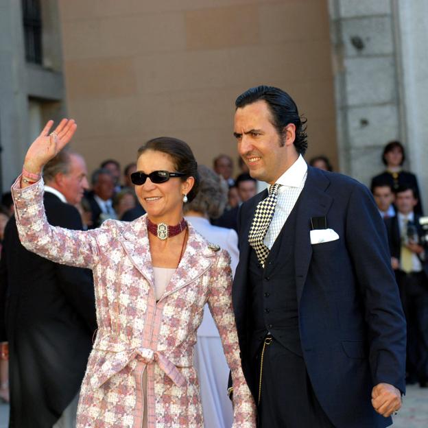 La infanta Elena y Jaime de Marichalar en la boda de Beltrán Gómez Acebo y Laura Ponte. 