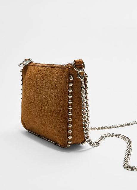 Bolso marrón de Stradivarius (12,99 euros)