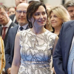 Isabel Díaz Ayuso tiene el vestido de invitada made in Spain ideal para bautizos y comuniones